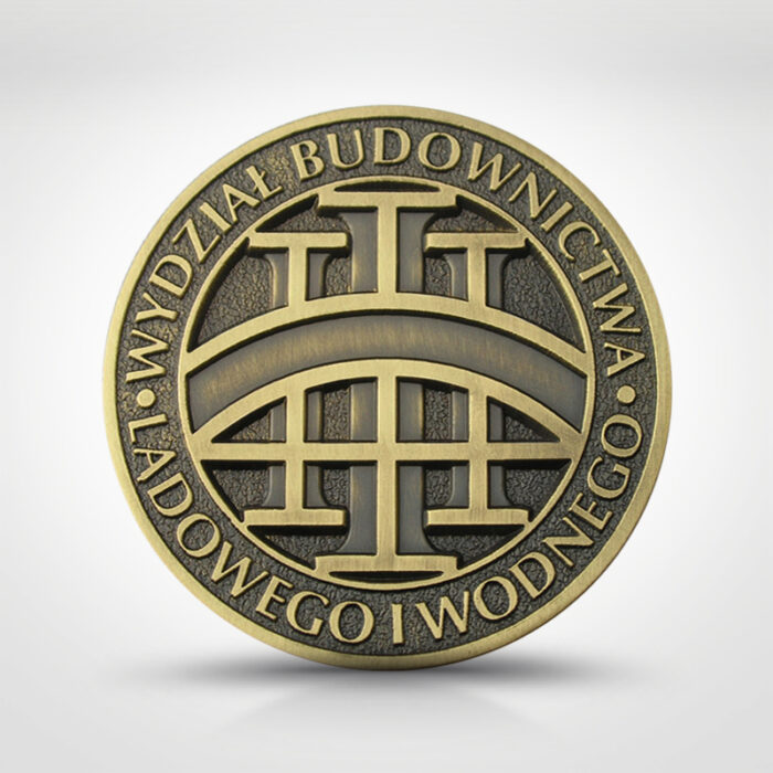 Personalizowany medal z przypinką, wykonany na zlecenie uczelni wyższej jako forma wyróżnienia studentów, wykładowców lub uczestników wydarzeń naukowych - Politechnika Wrocławska (1G)